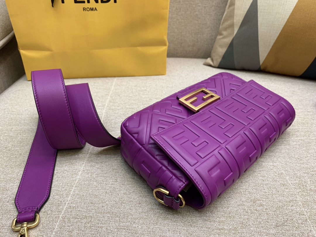 Fendi 芬迪 Baguette FF 浮雕系列 26x13x6cm 进口小羊皮 紫色