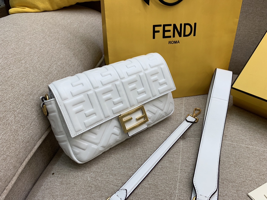 Fendi 芬迪 Baguette FF 浮雕系列 26x13x6cm 进口小羊皮 白色