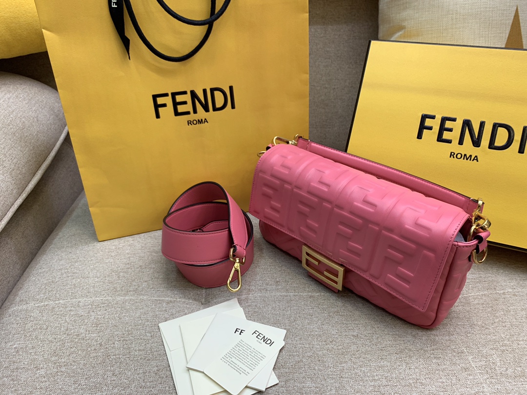 Fendi 芬迪 Baguette FF 浮雕系列 26x13x6cm 进口小羊皮 粉色