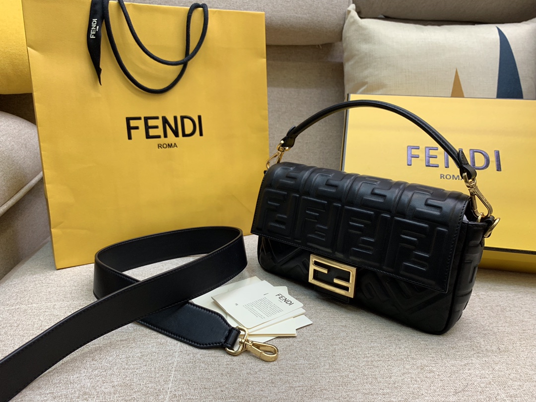 Fendi 芬迪 Baguette FF 浮雕系列 26x13x6cm 进口小羊皮 黑色