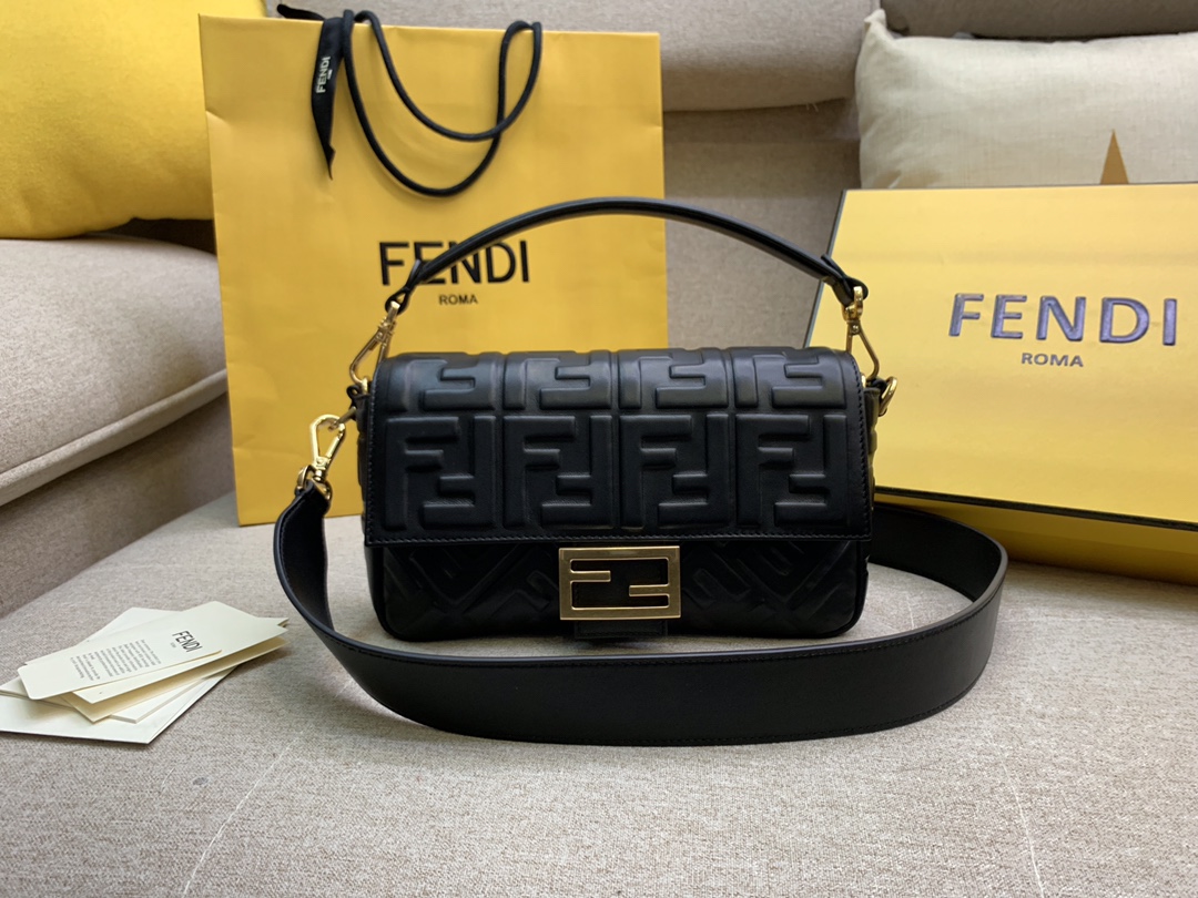 Fendi 芬迪 Baguette FF 浮雕系列 26x13x6cm 进口小羊皮 黑色