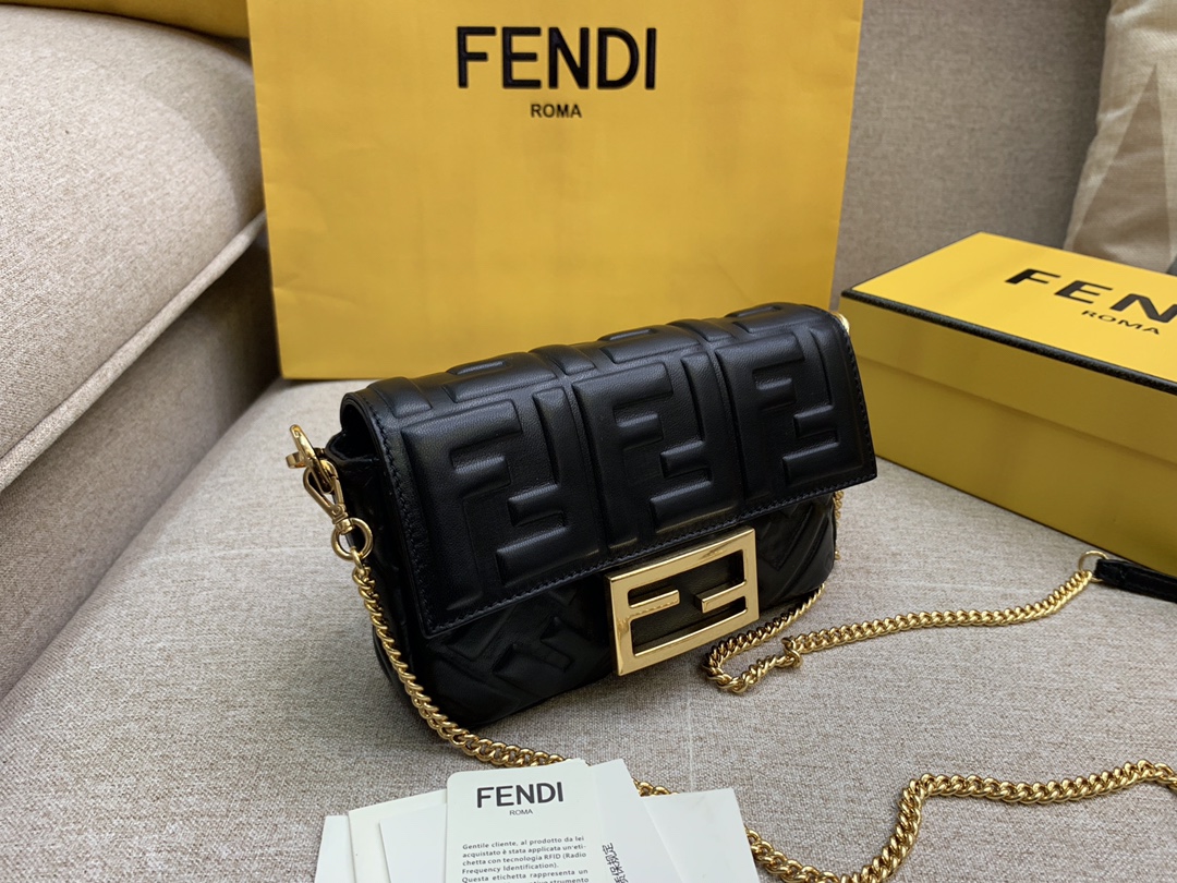 Fendi 芬迪 小号19cm Baguette 经典包款 FF凸纹 黑色