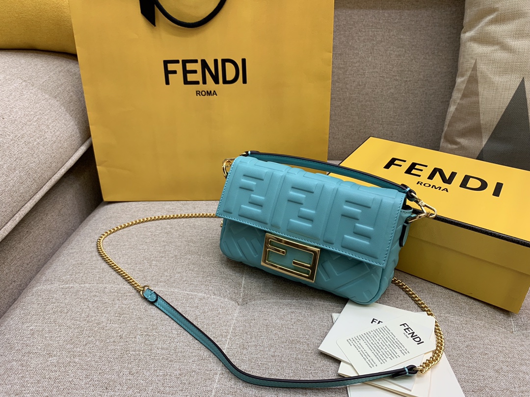 Fendi 芬迪 小号19cm Baguette 经典包款 FF凸纹 蓝色