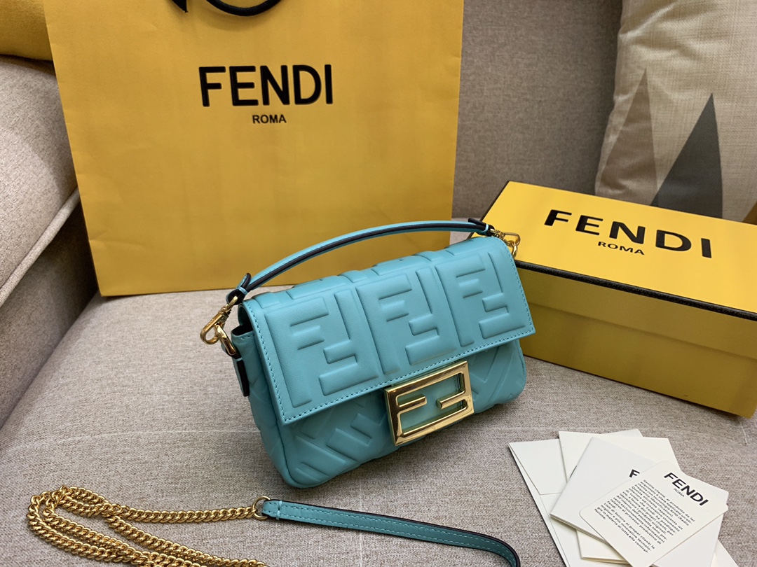 Fendi 芬迪 小号19cm Baguette 经典包款 FF凸纹 蓝色