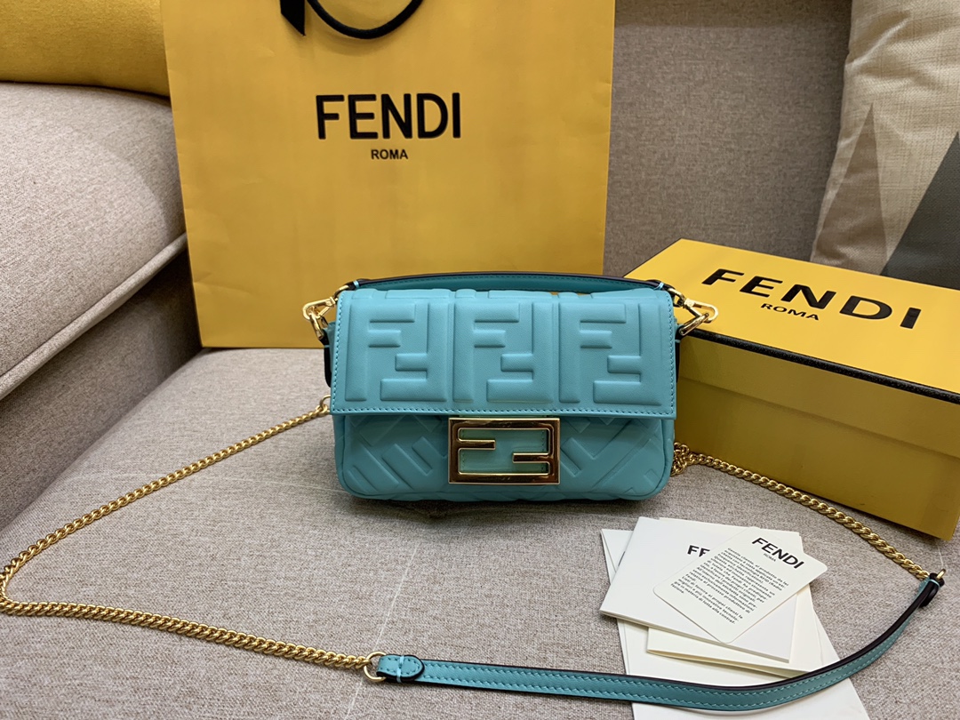 Fendi 芬迪 小号19cm Baguette 经典包款 FF凸纹 蓝色
