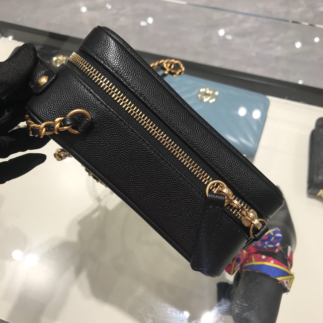 ChaneI 竖款化妆包代购版本鱼子酱小球纹原厂牛皮