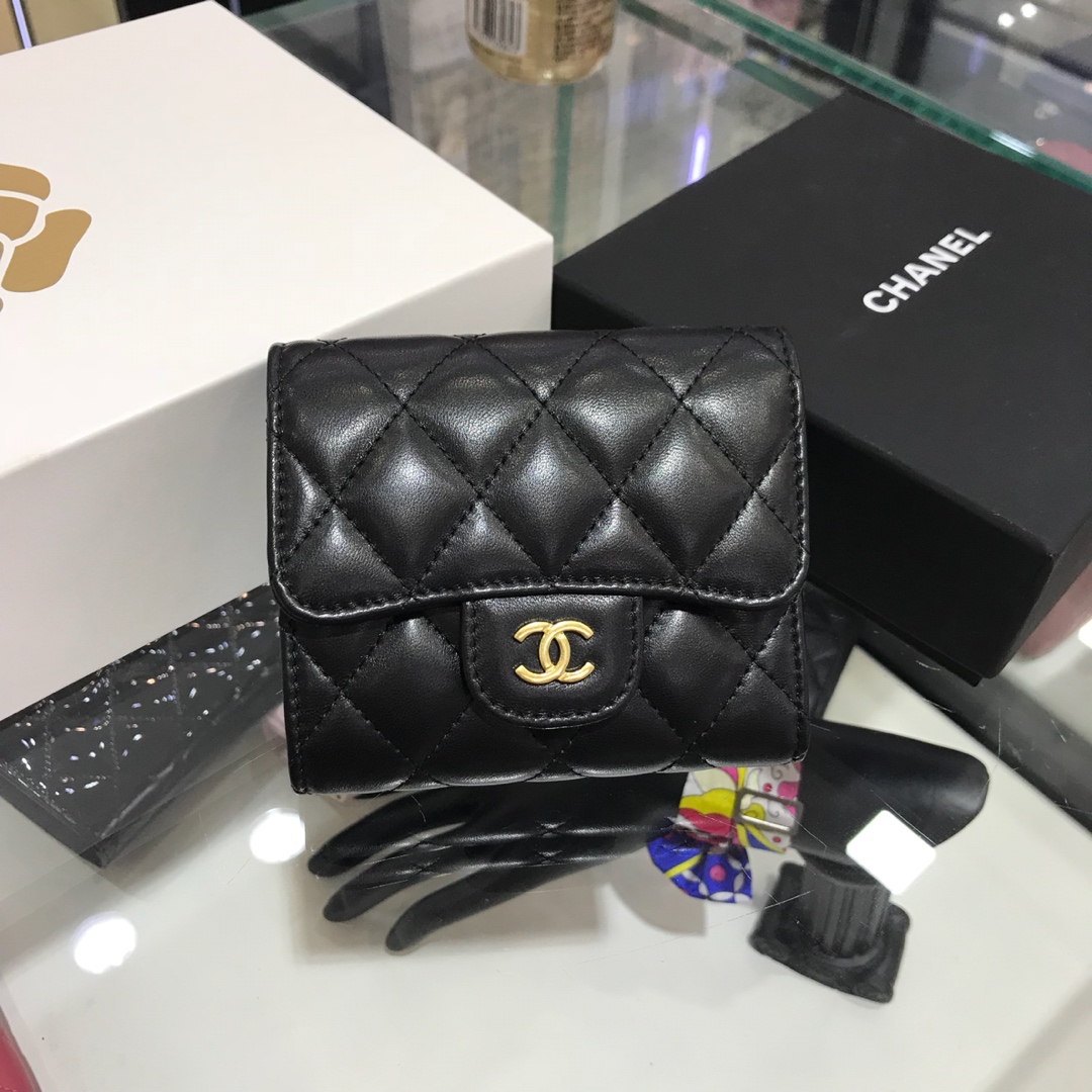 Chanel 香奈儿 三折包小钱包 进口小羊皮～黑色金扣