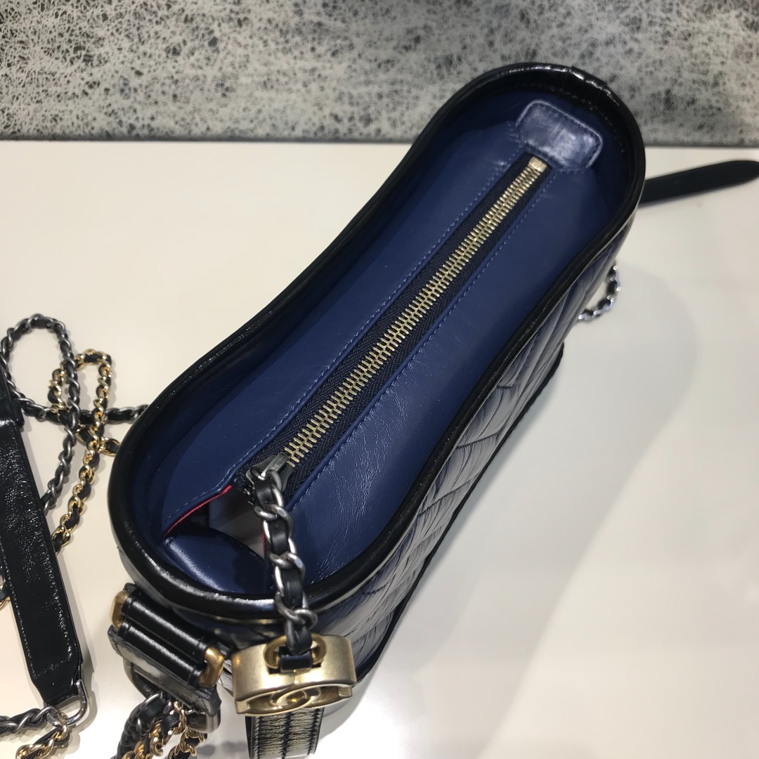 Chanel 香奈儿 Gabrielle 顶级代购版本 Ｖ纹 20cm～原厂树膏皮～蓝色