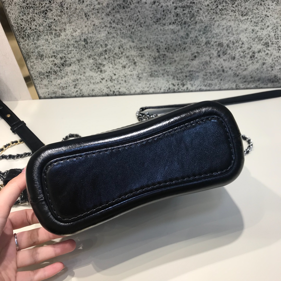 Chanel 香奈儿 Gabrielle 顶级代购版本 Ｖ纹 20cm～原厂树膏皮～蓝色
