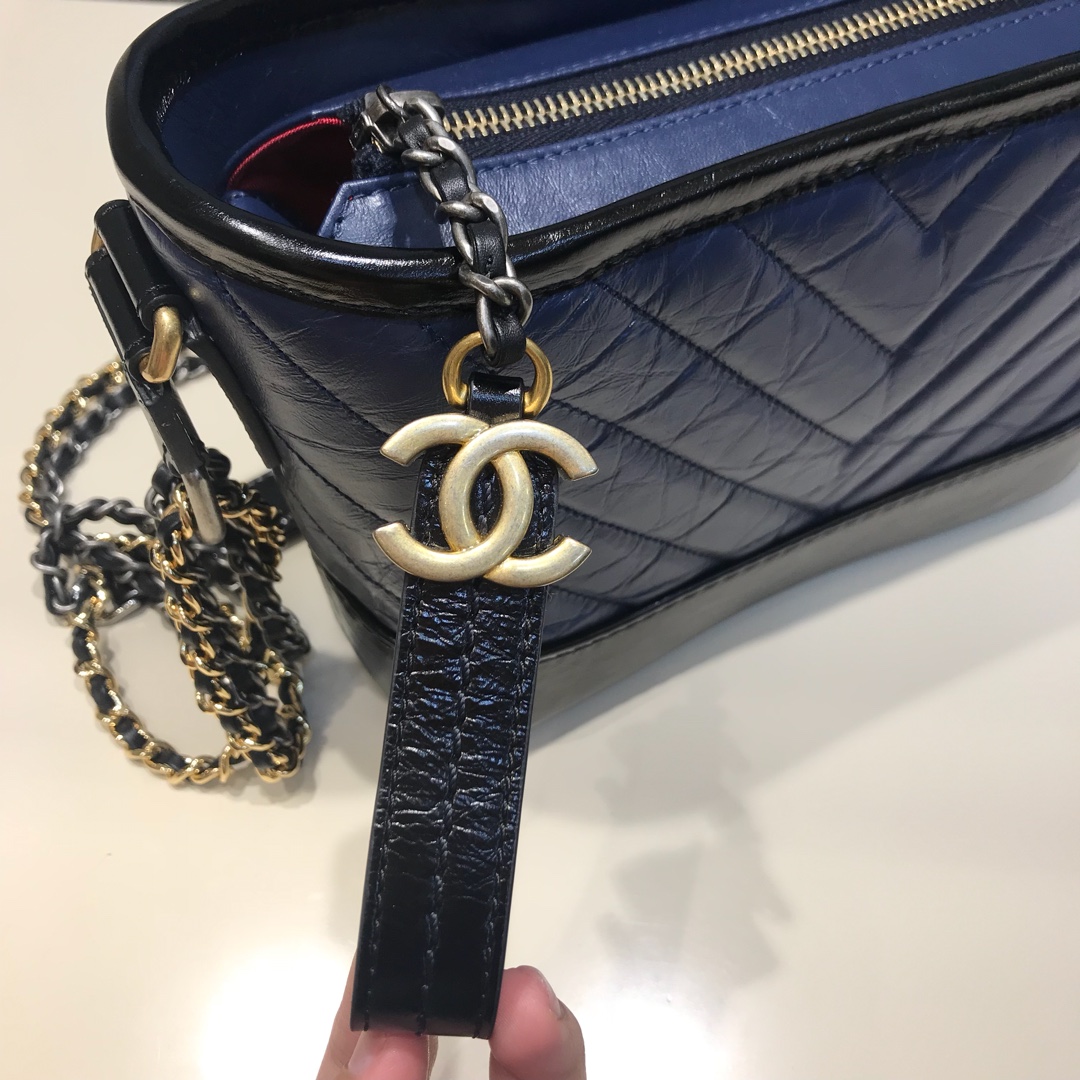 Chanel 香奈儿 Gabrielle 顶级代购版本 Ｖ纹 20cm～原厂树膏皮～蓝色