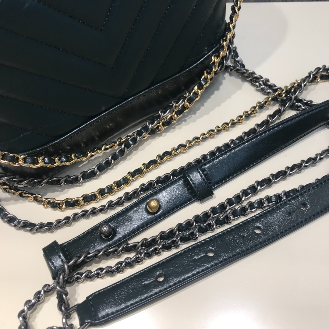 Chanel 香奈儿 Gabrielle 顶级代购版本 Ｖ纹 20cm～原厂树膏皮～墨绿色