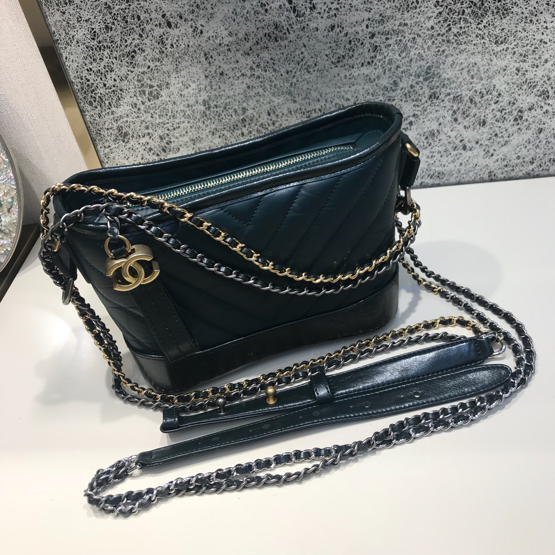 Chanel 香奈儿 Gabrielle 顶级代购版本 Ｖ纹 20cm～原厂树膏皮～墨绿色
