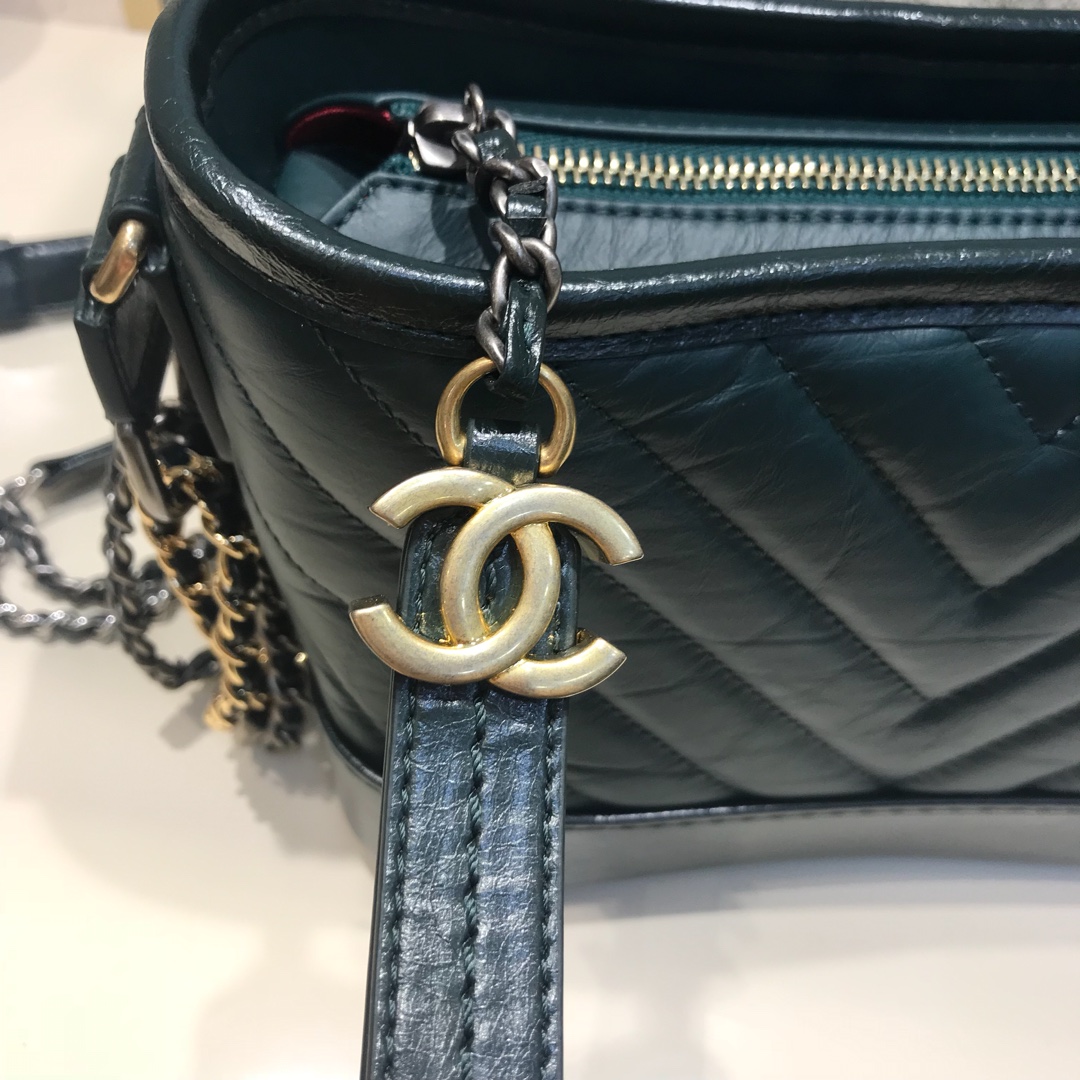 Chanel 香奈儿 Gabrielle 顶级代购版本 Ｖ纹 20cm～原厂树膏皮～墨绿色
