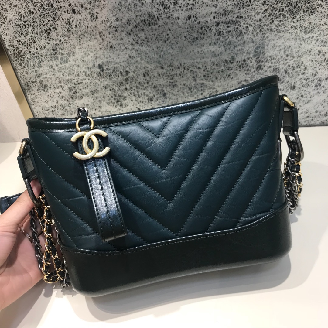 Chanel 香奈儿 Gabrielle 顶级代购版本 Ｖ纹 20cm～原厂树膏皮～墨绿色