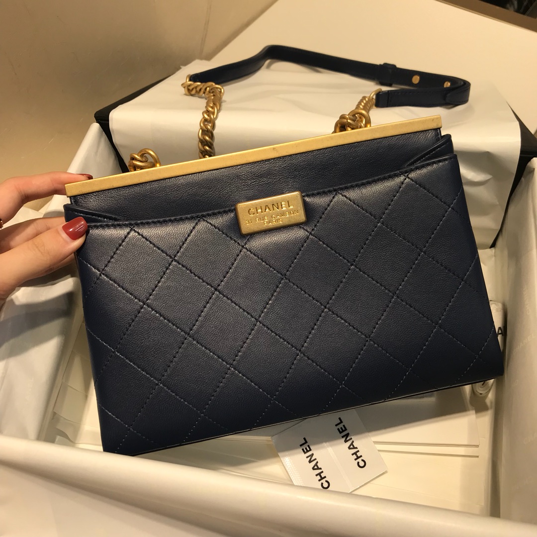 Chanel 香奈儿 口盖包～ 23cm 小羊皮～黑色