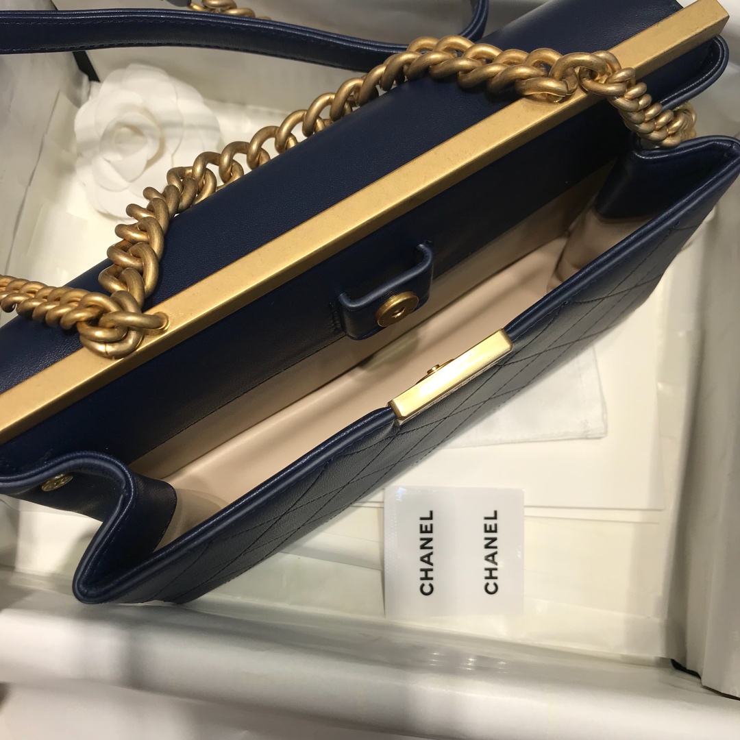 Chanel 香奈儿 口盖包～ 23cm 小羊皮～黑色