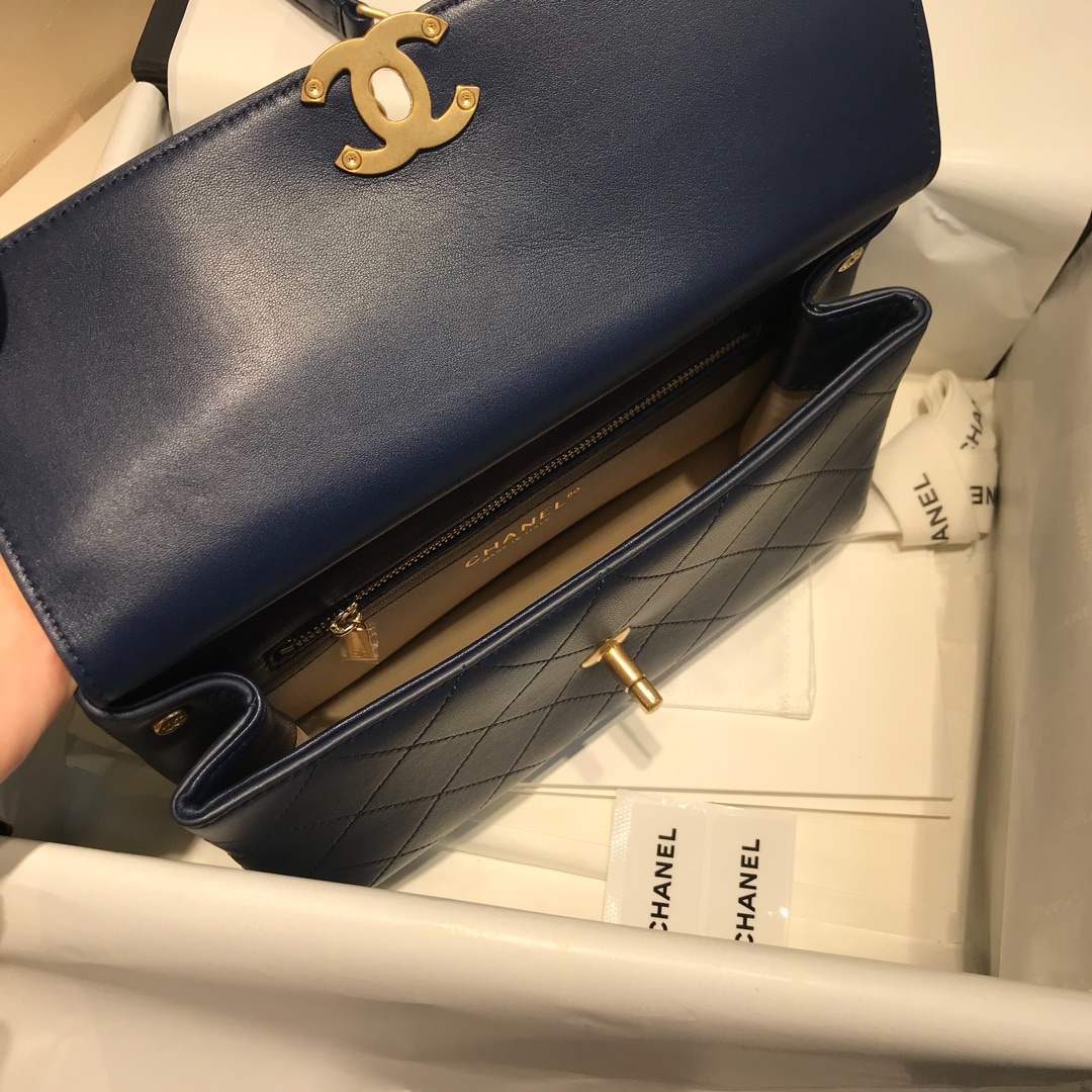Chanel 香奈儿 口盖包～ 23cm 小羊皮～黑色