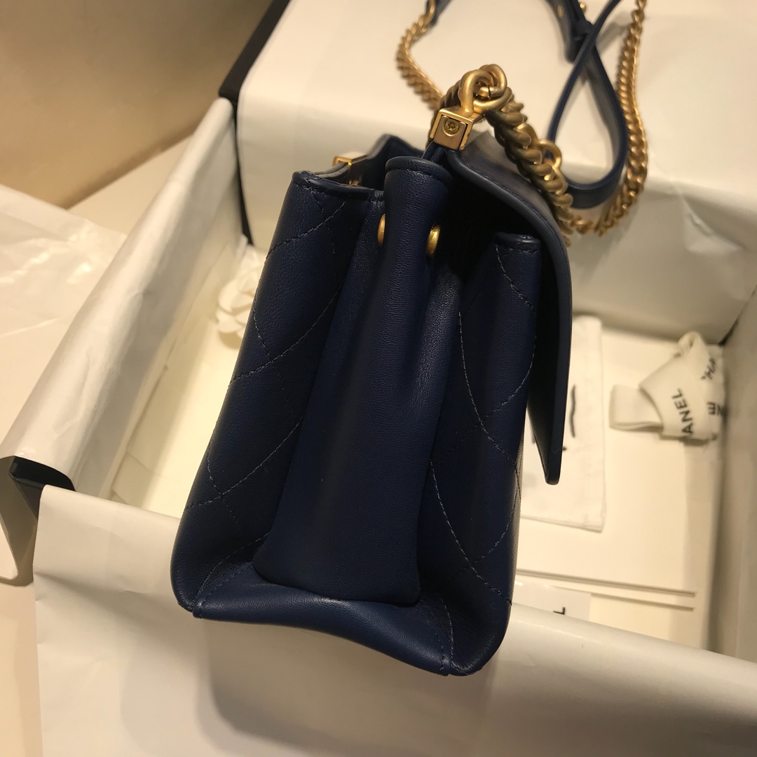 Chanel 香奈儿 口盖包～ 23cm 小羊皮～黑色