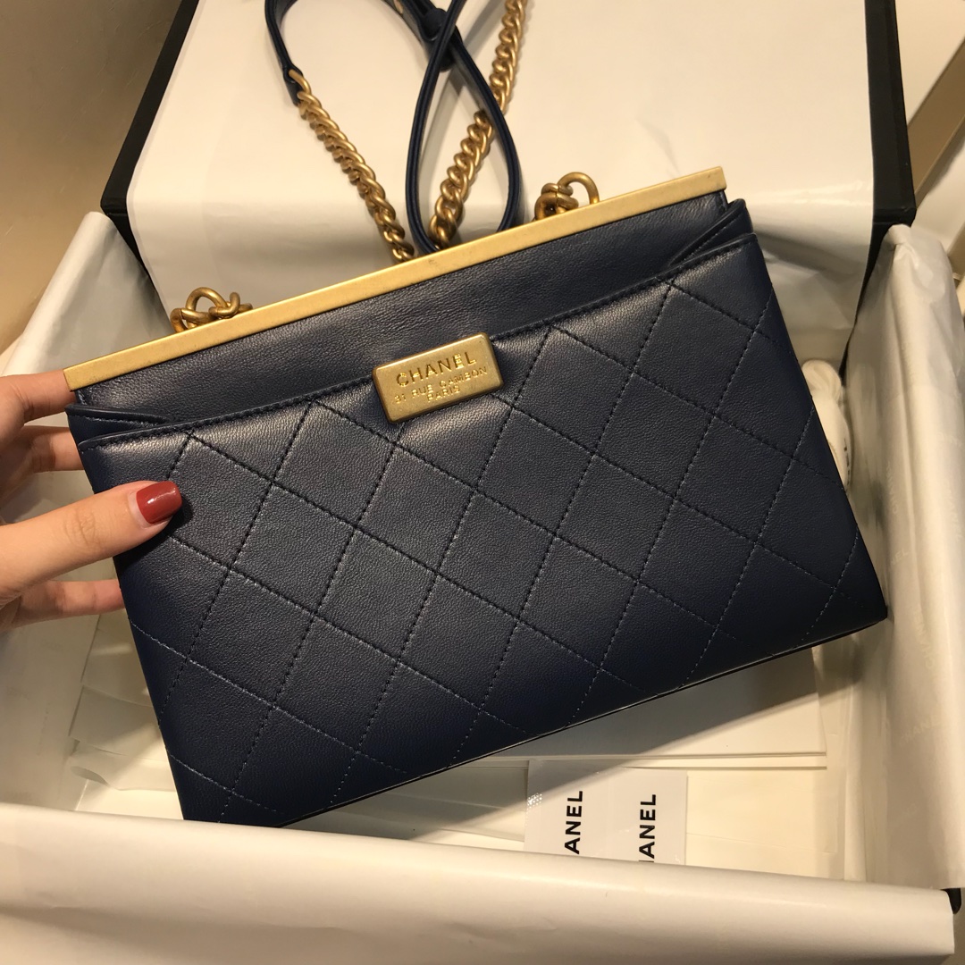 Chanel 香奈儿 口盖包～ 23cm 小羊皮～黑色