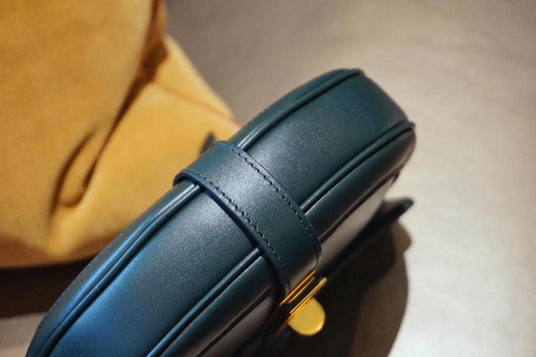 Celine 思琳 复古风马鞍包 墨绿 19cm 代工厂货源