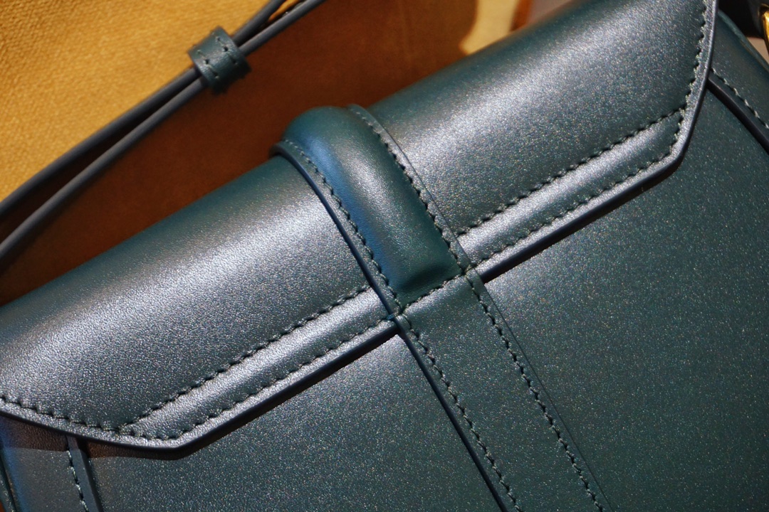 Celine 思琳 复古风马鞍包 墨绿 19cm 代工厂货源
