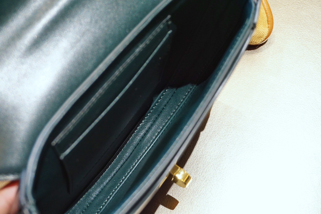 Celine 思琳 复古风马鞍包 墨绿 19cm 代工厂货源