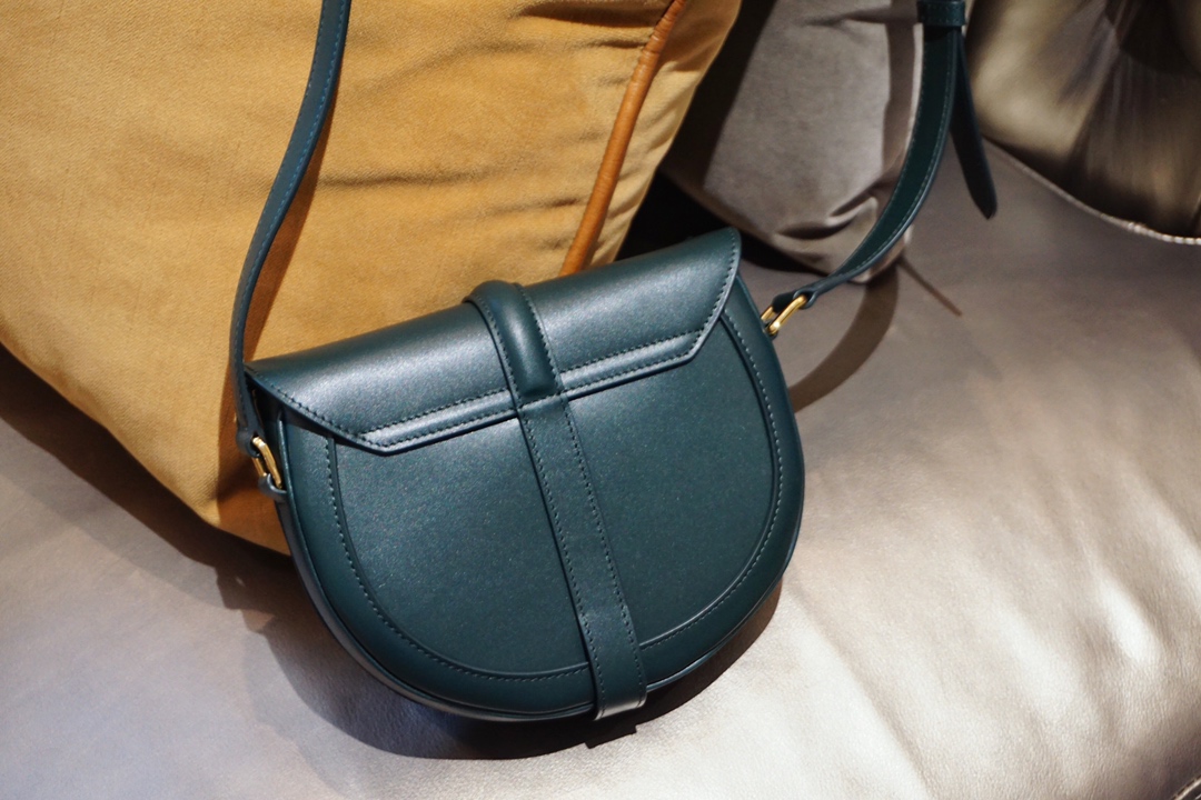 Celine 思琳 复古风马鞍包 墨绿 19cm 代工厂货源