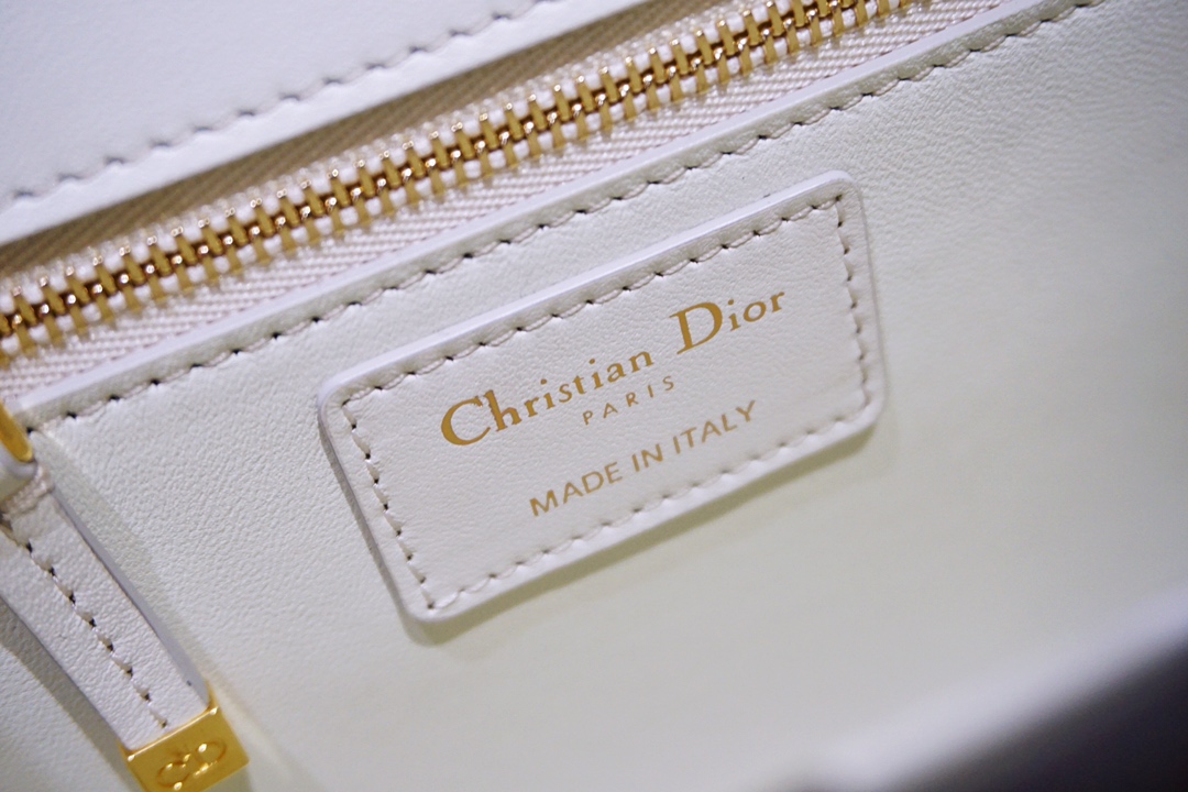 Dior 迪奥 蒙田女包 意大利原厂皮 定制五金 走线工整 白色