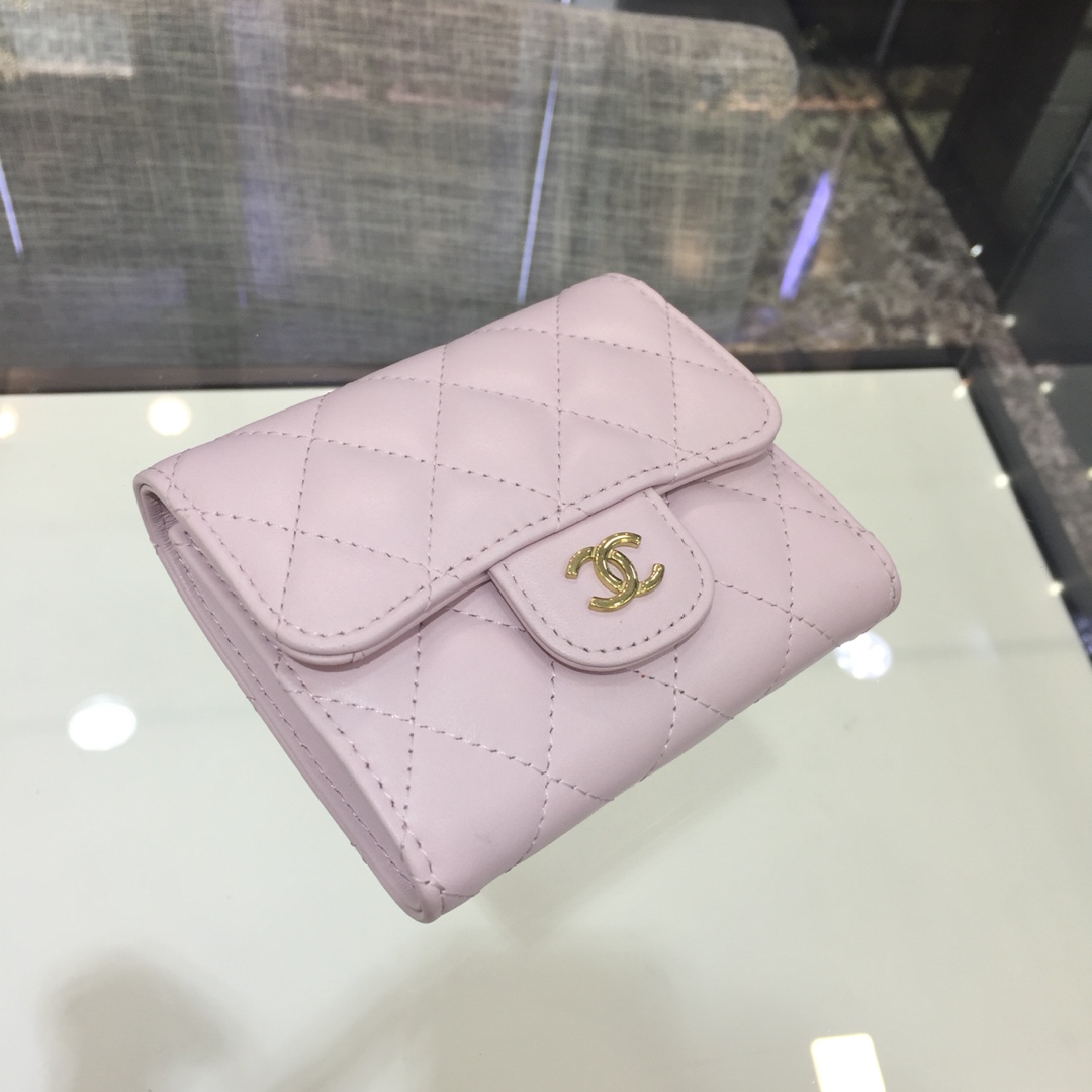 Chanel 香奈儿《三折小钱包》 进口小羊皮～樱花粉金扣