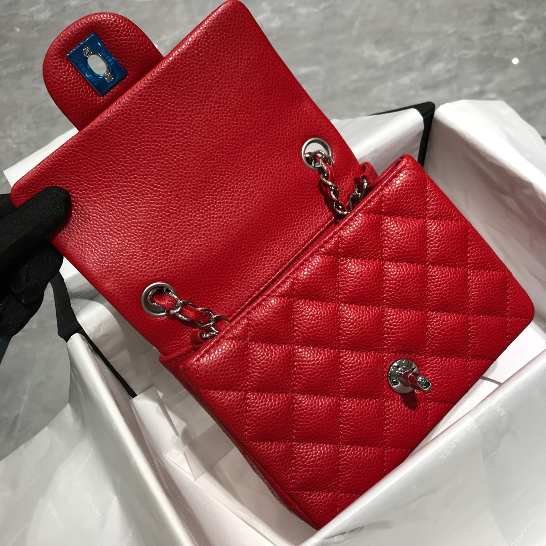 Chanel 香奈儿 Classic Flap 17cm 鱼子酱 真空电镀纯铜五金