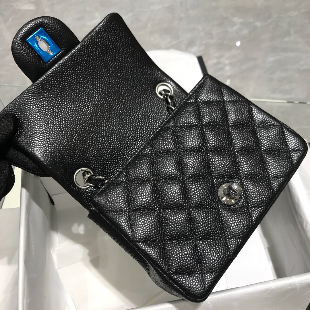 Chanel 香奈儿 Classic Flap 17cm 鱼子酱 真空电镀纯铜五金