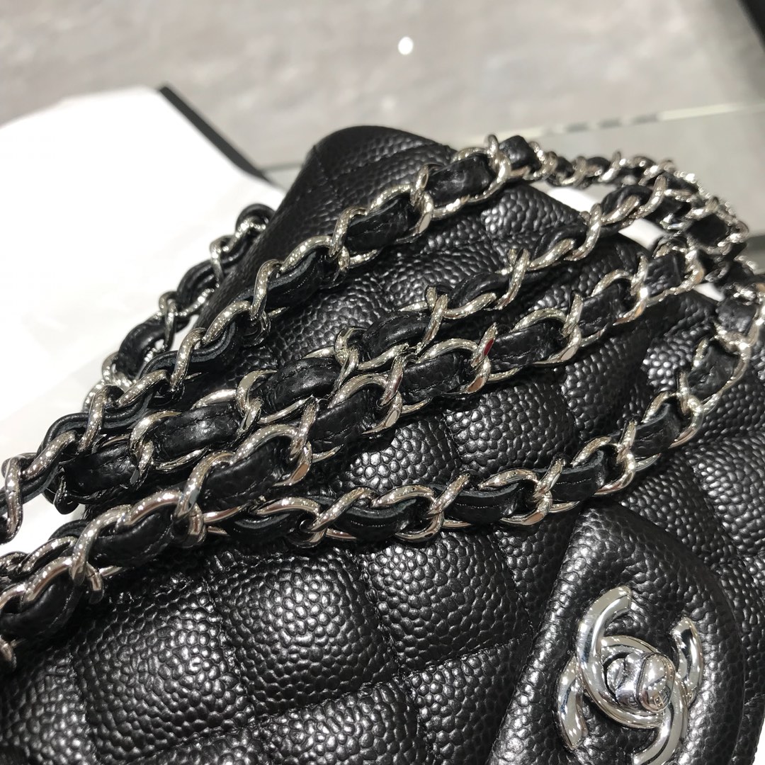 Chanel 香奈儿 Classic Flap 17cm 鱼子酱 真空电镀纯铜五金