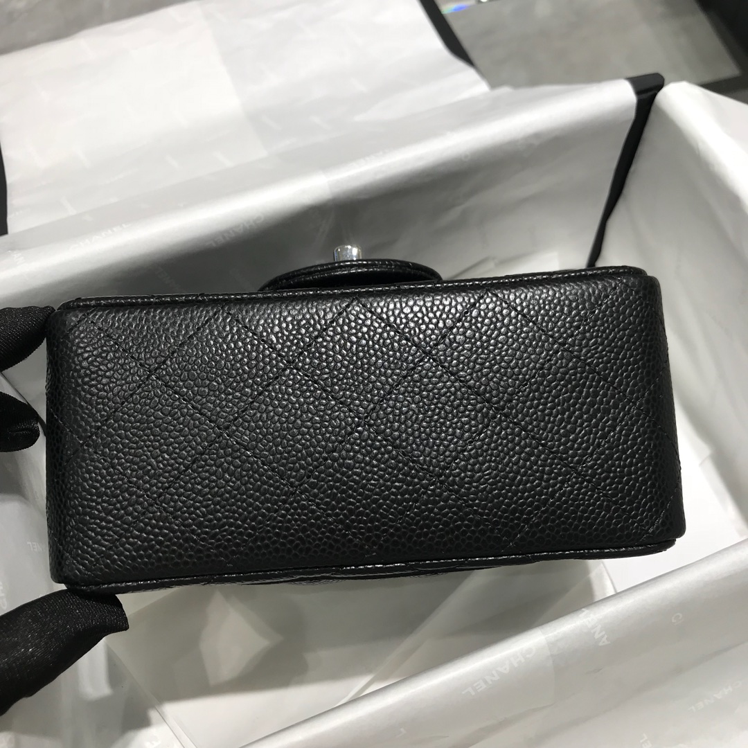 Chanel 香奈儿 Classic Flap 17cm 鱼子酱 真空电镀纯铜五金