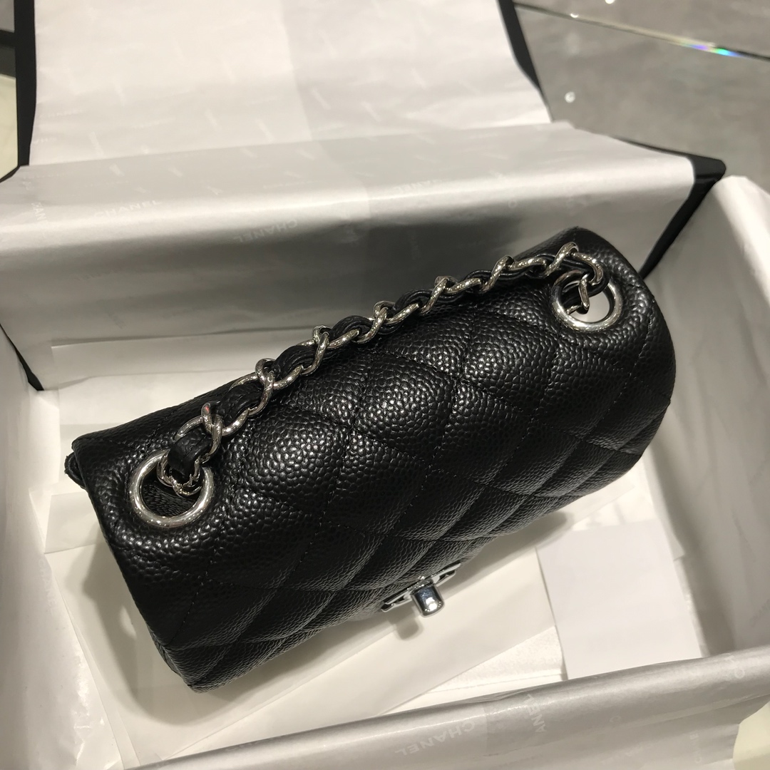 Chanel 香奈儿 Classic Flap 17cm 鱼子酱 真空电镀纯铜五金