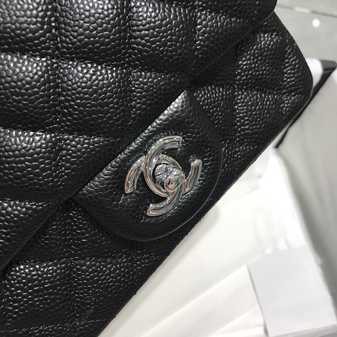 Chanel 香奈儿 Classic Flap 17cm 鱼子酱 真空电镀纯铜五金