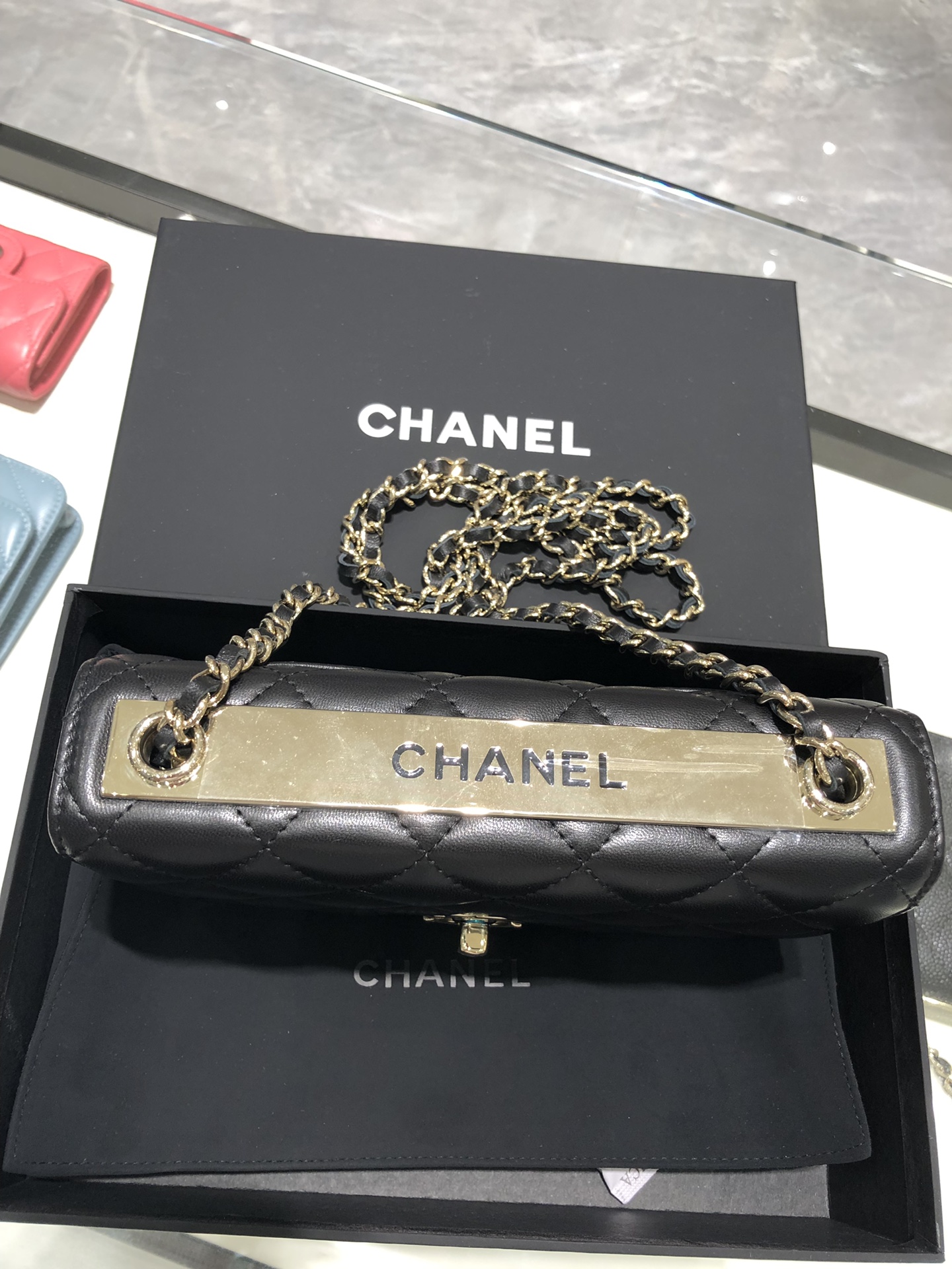 Chanel 香奈儿 WOC～铁片款 19cm 原厂皮小羊皮 黑色 香槟金