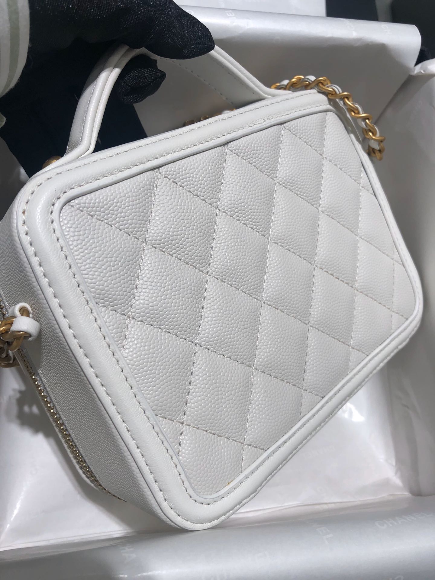 Chanel 化妆包 17cm 原厂皮小鱼子酱 奶白色