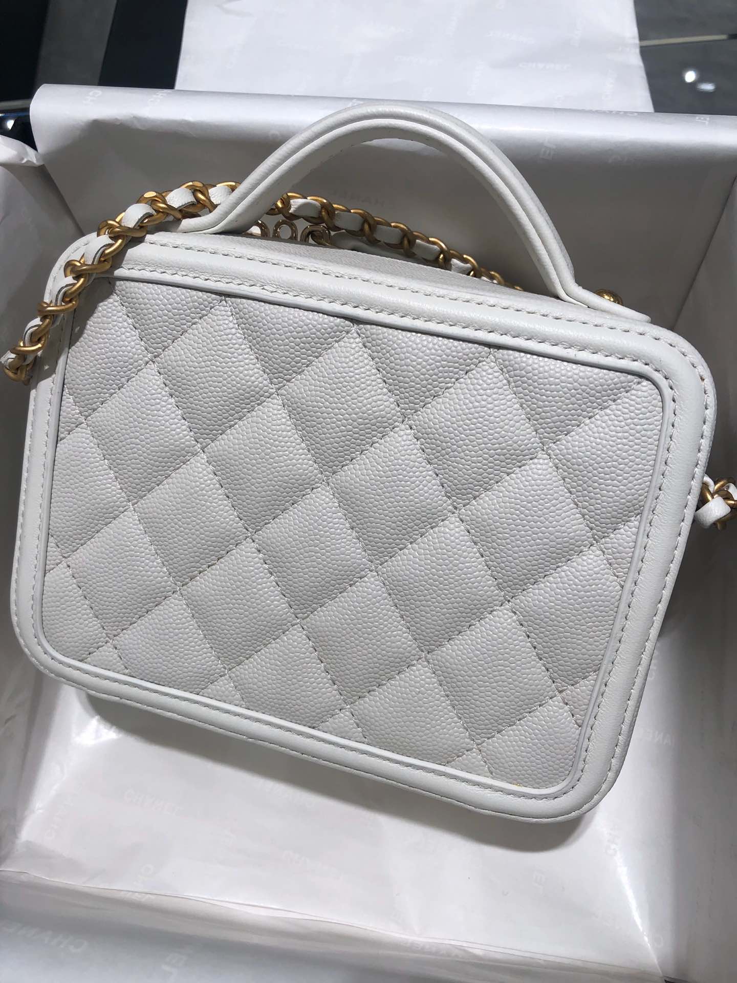 Chanel 化妆包 17cm 原厂皮小鱼子酱 奶白色