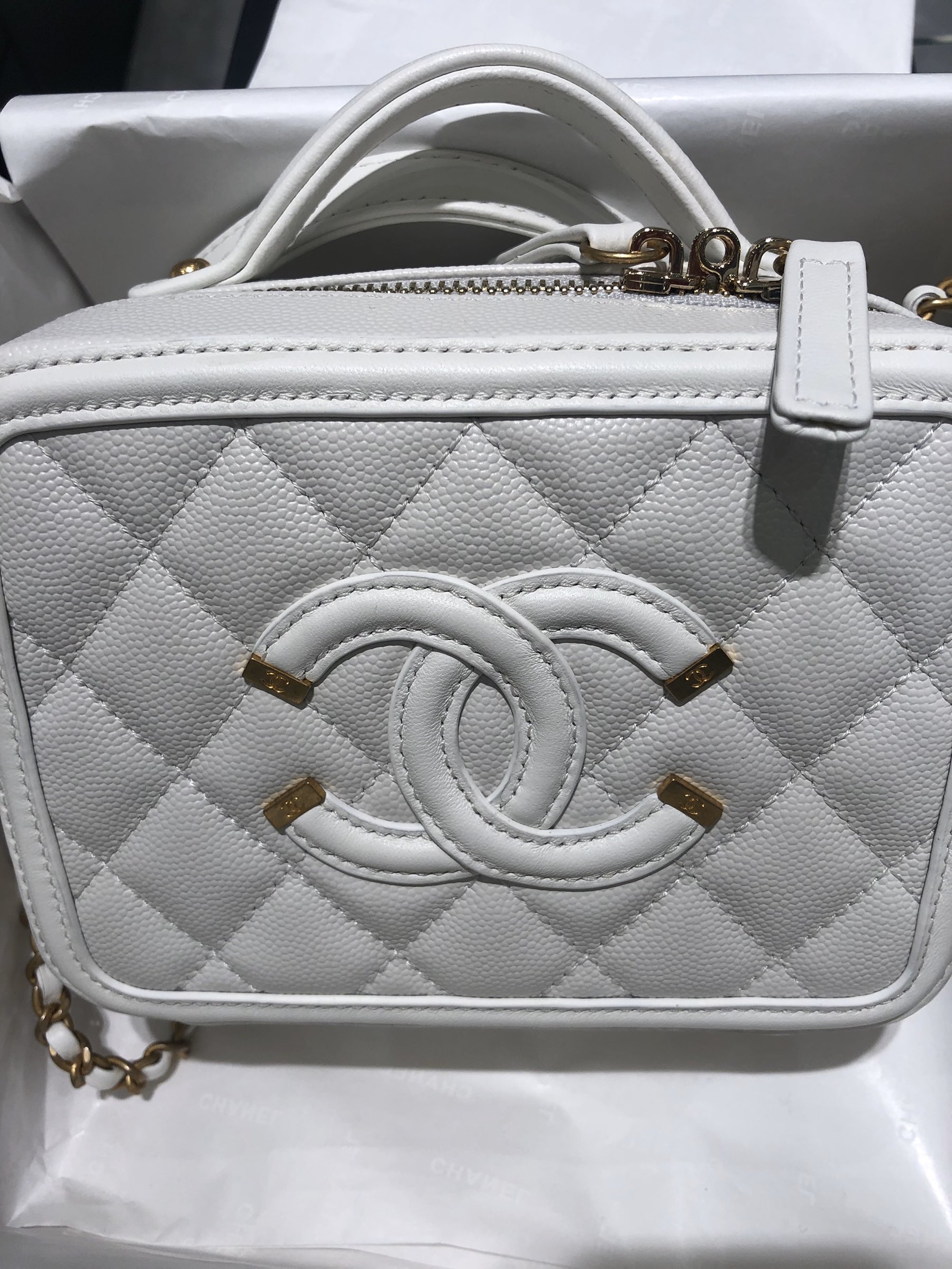 Chanel 化妆包 17cm 原厂皮小鱼子酱 奶白色