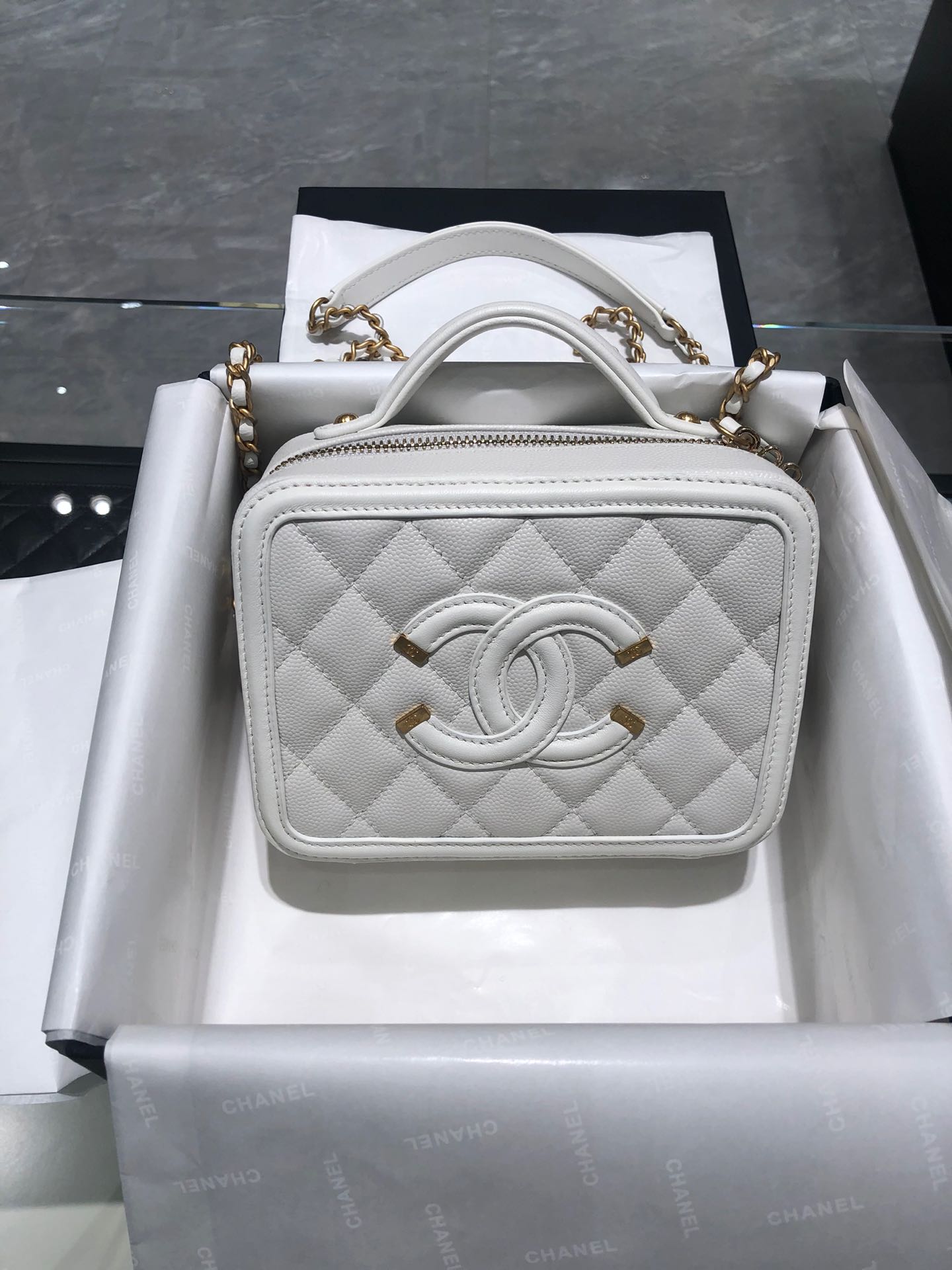 Chanel 化妆包 17cm 原厂皮小鱼子酱 奶白色