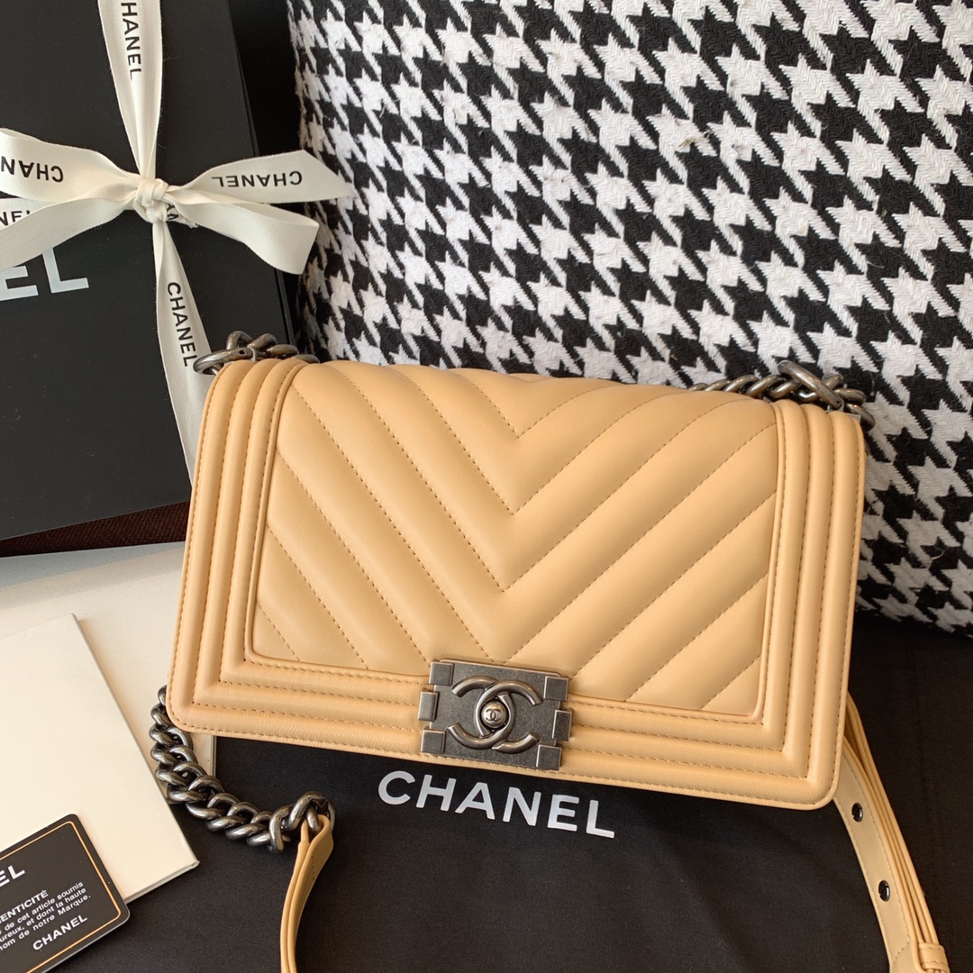 Chanel 香奈儿 法国原厂小羊皮 leboy 经典V格 25cm  杏色古银扣