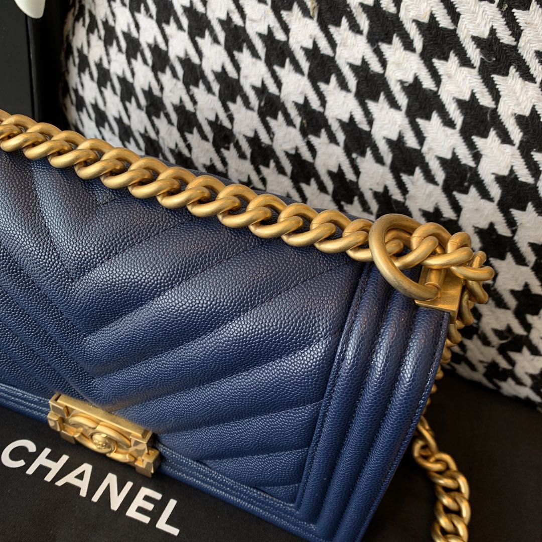 【正品级】 Chanel leboy  中号 法国原厂Haas小球纹鱼子酱牛皮 经典V格 25cm 海军蓝沙金扣