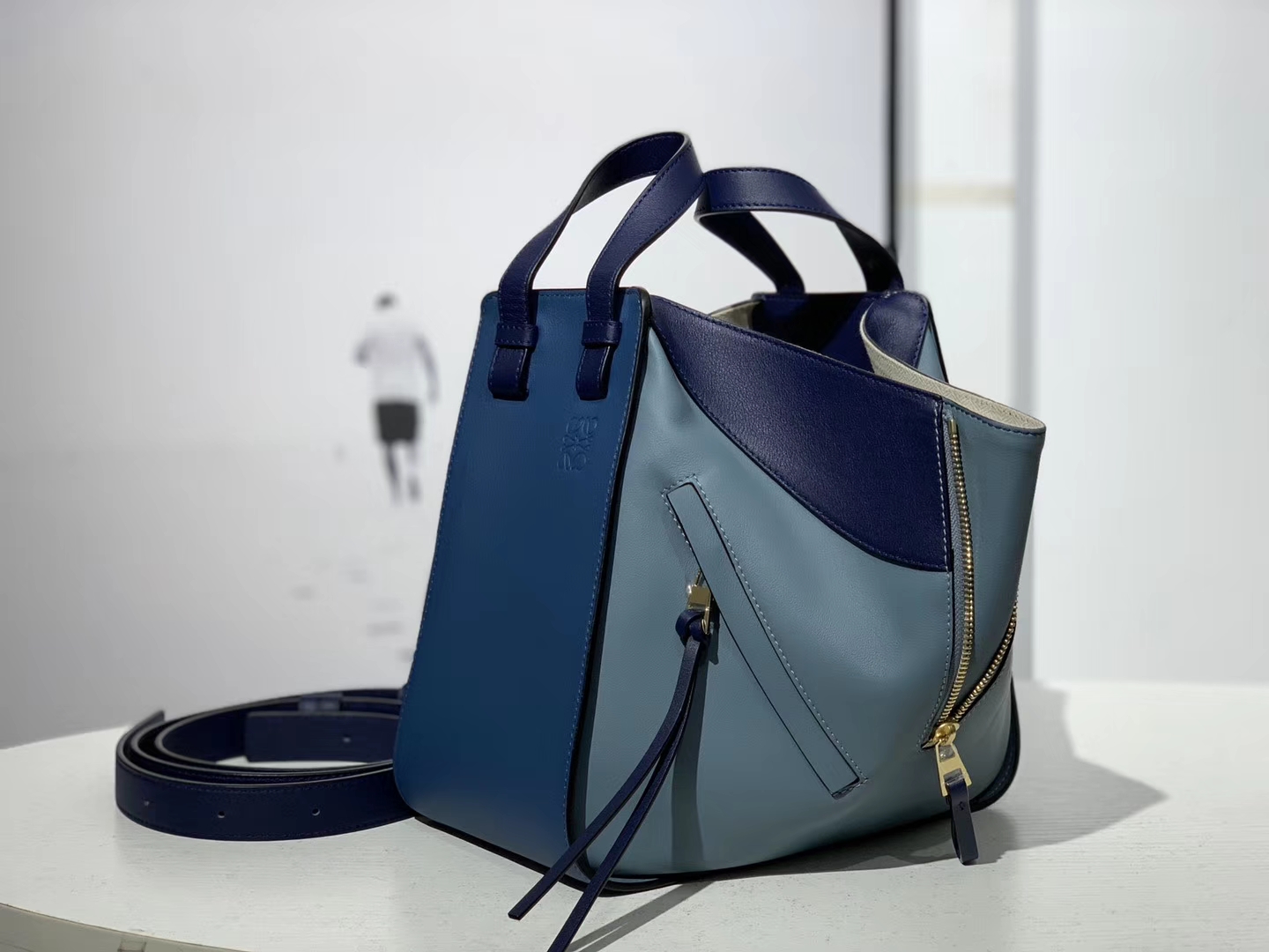 Loewe 罗意威 Hammock  吊床包 多种背法 29X26X27cm