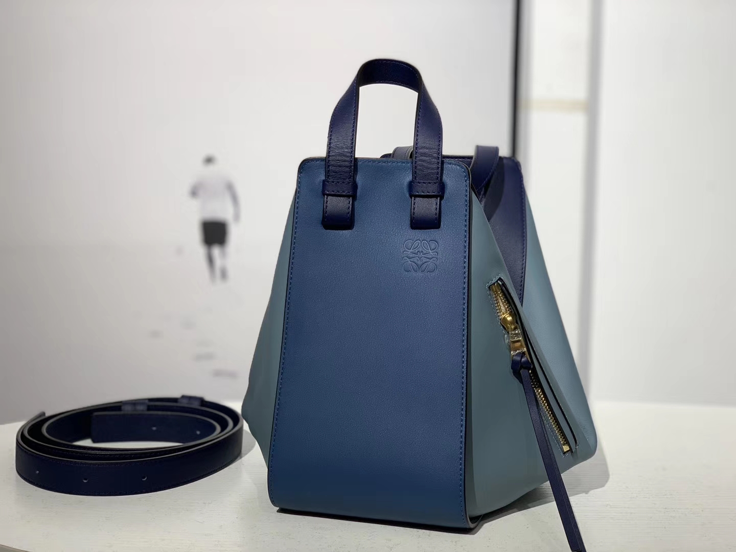 Loewe 罗意威 Hammock  吊床包 多种背法 29X26X27cm