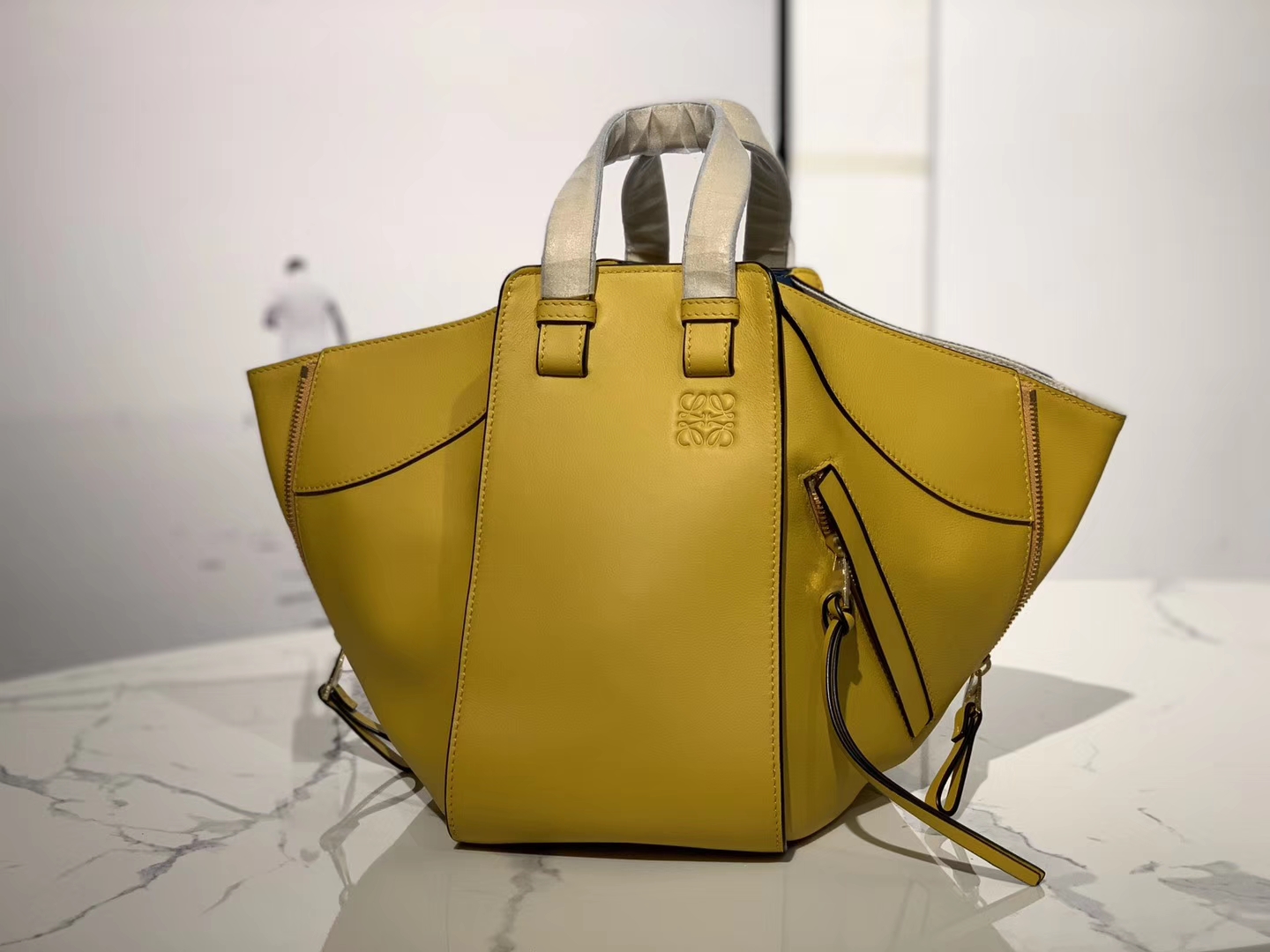 Loewe 罗意威 Hammock  吊床包 多种背法 29X26X27cm