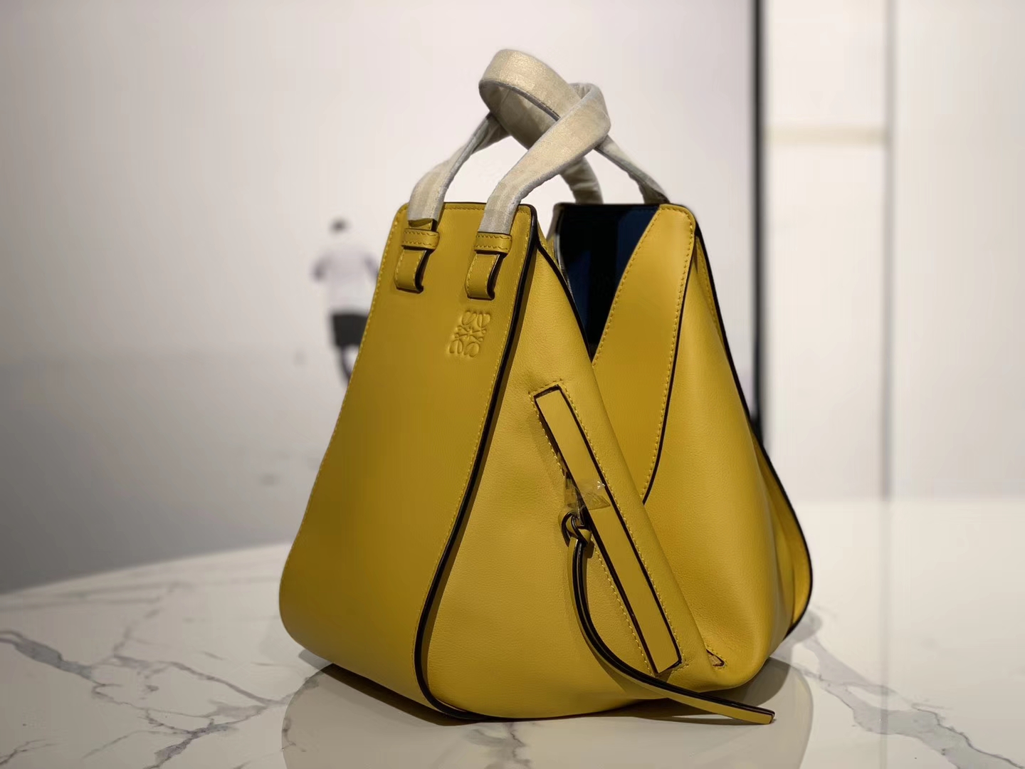 Loewe 罗意威 Hammock  吊床包 多种背法 29X26X27cm