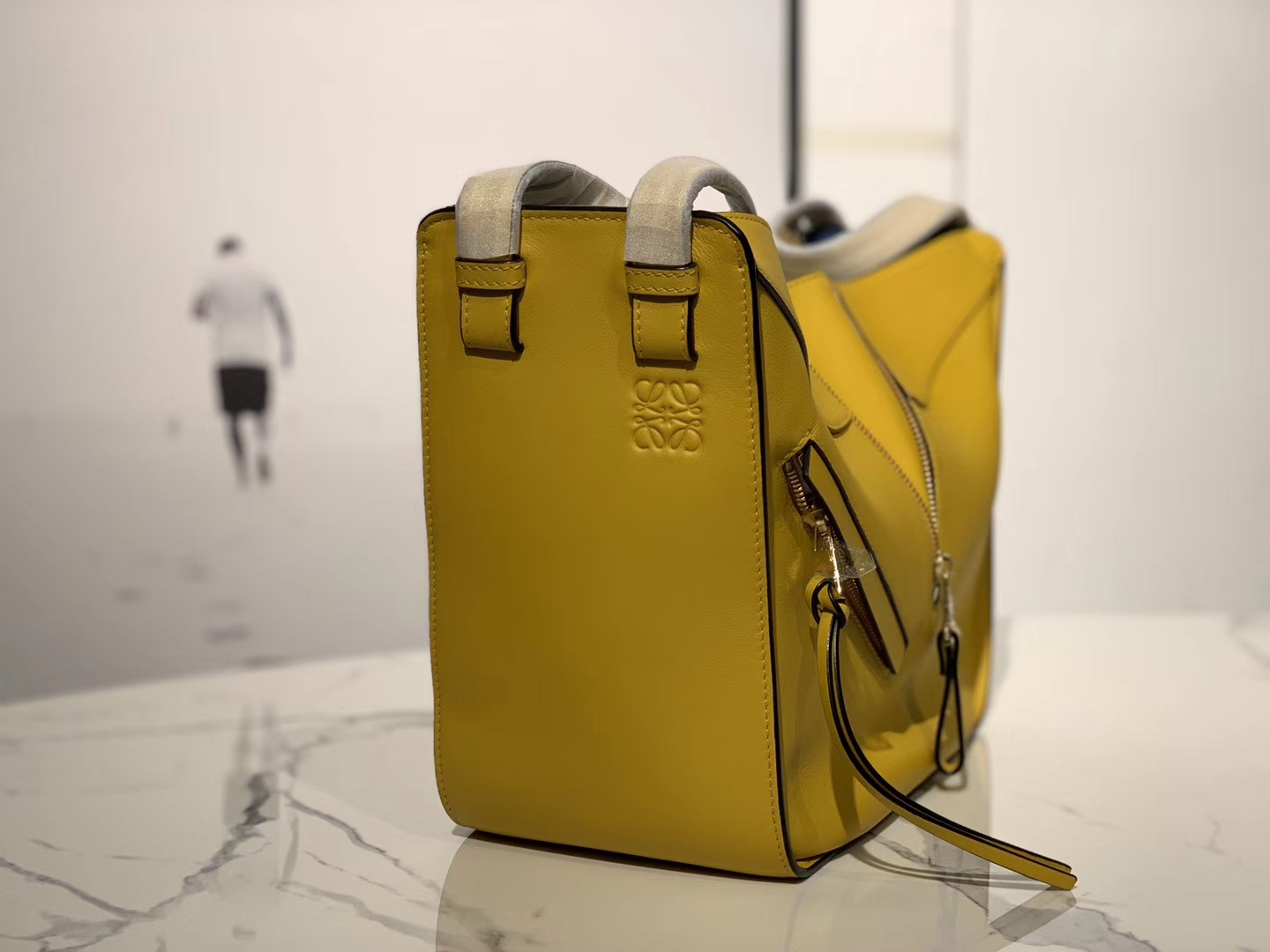 Loewe 罗意威 Hammock  吊床包 多种背法 29X26X27cm