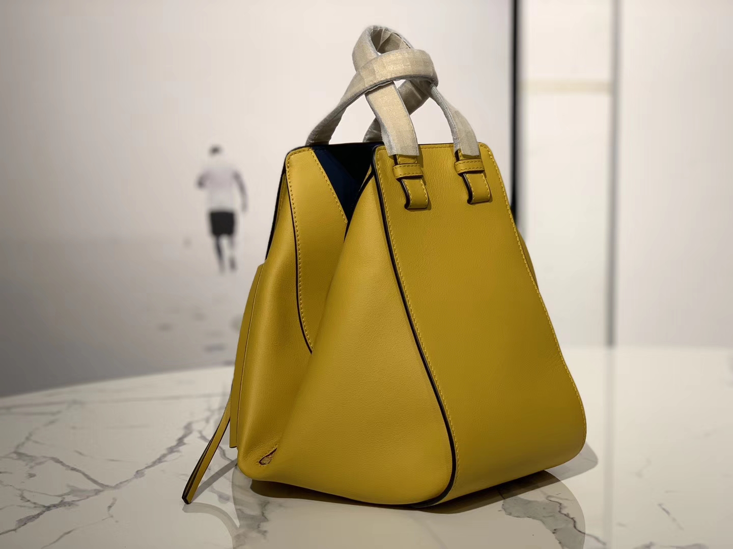 Loewe 罗意威 Hammock  吊床包 多种背法 29X26X27cm