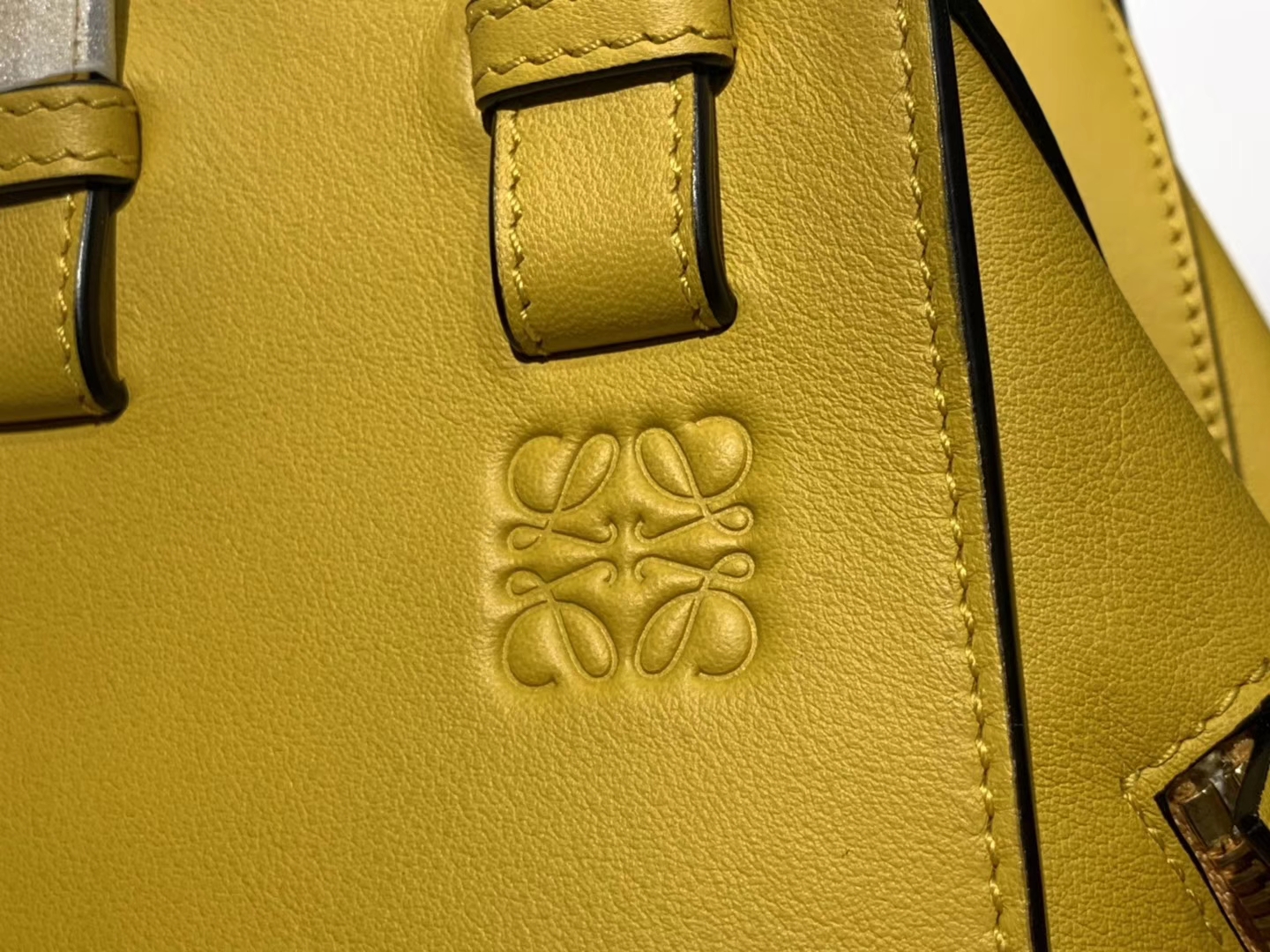 Loewe 罗意威 Hammock  吊床包 多种背法 29X26X27cm