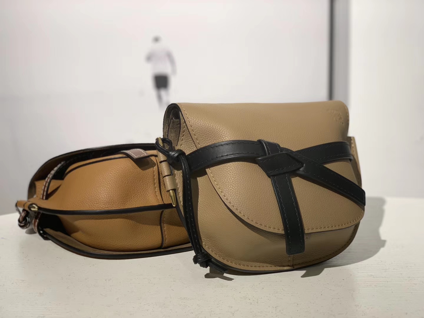 Loewe 罗意威 Gate 系列‌可谓是‌人见‌人爱 设计比‌较复‌古 今年的爆款 20*19*11.5cm